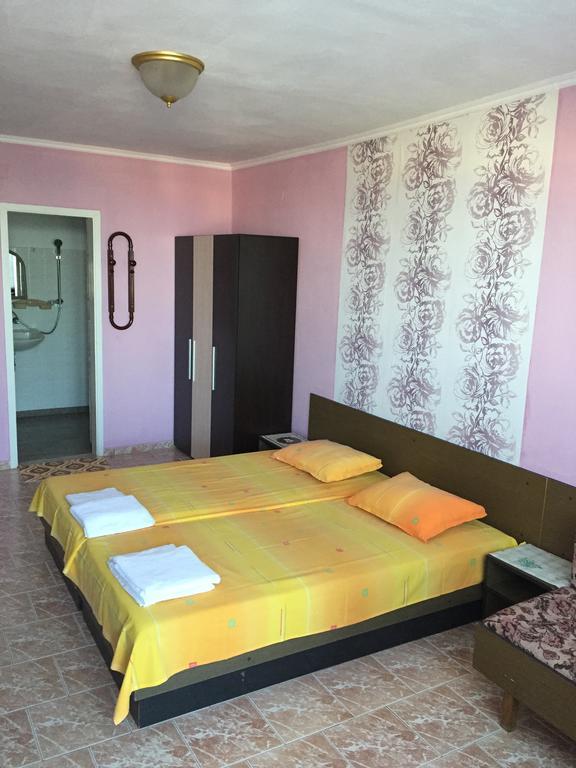 Yanis Guest House Светий Влас Номер фото